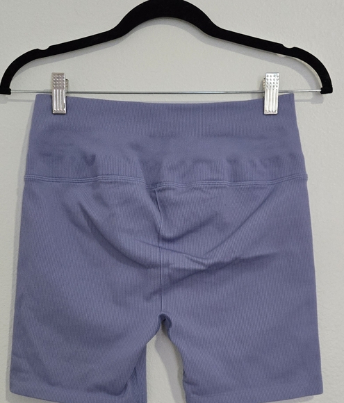 ALO Yoga Women's Purple Shorts - Picture 2 of 2